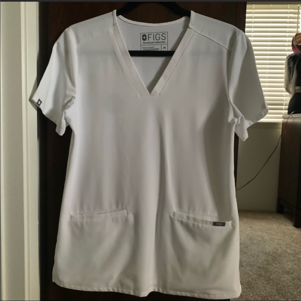Figs scrub top